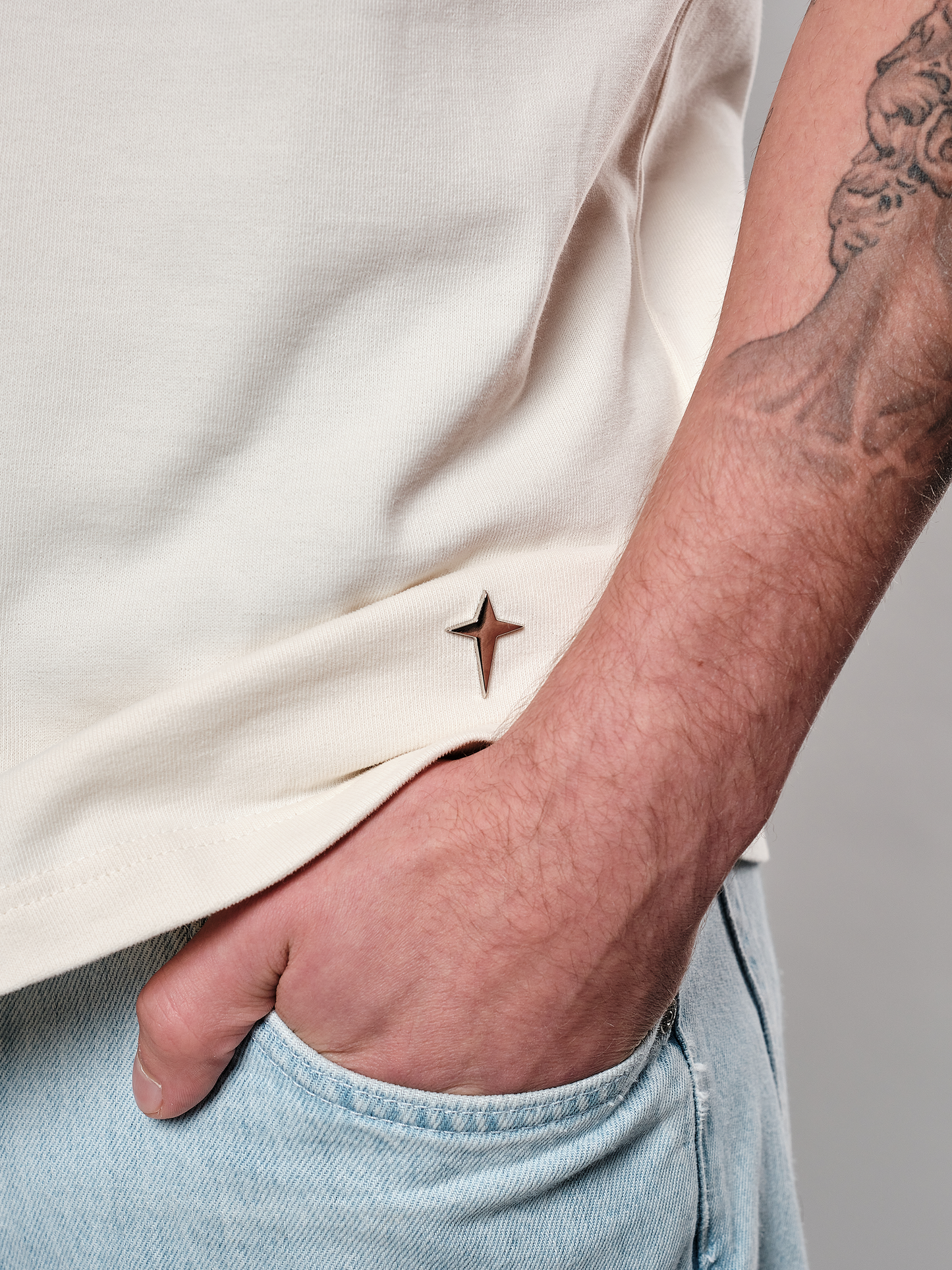 CONTEMPORARY TEE